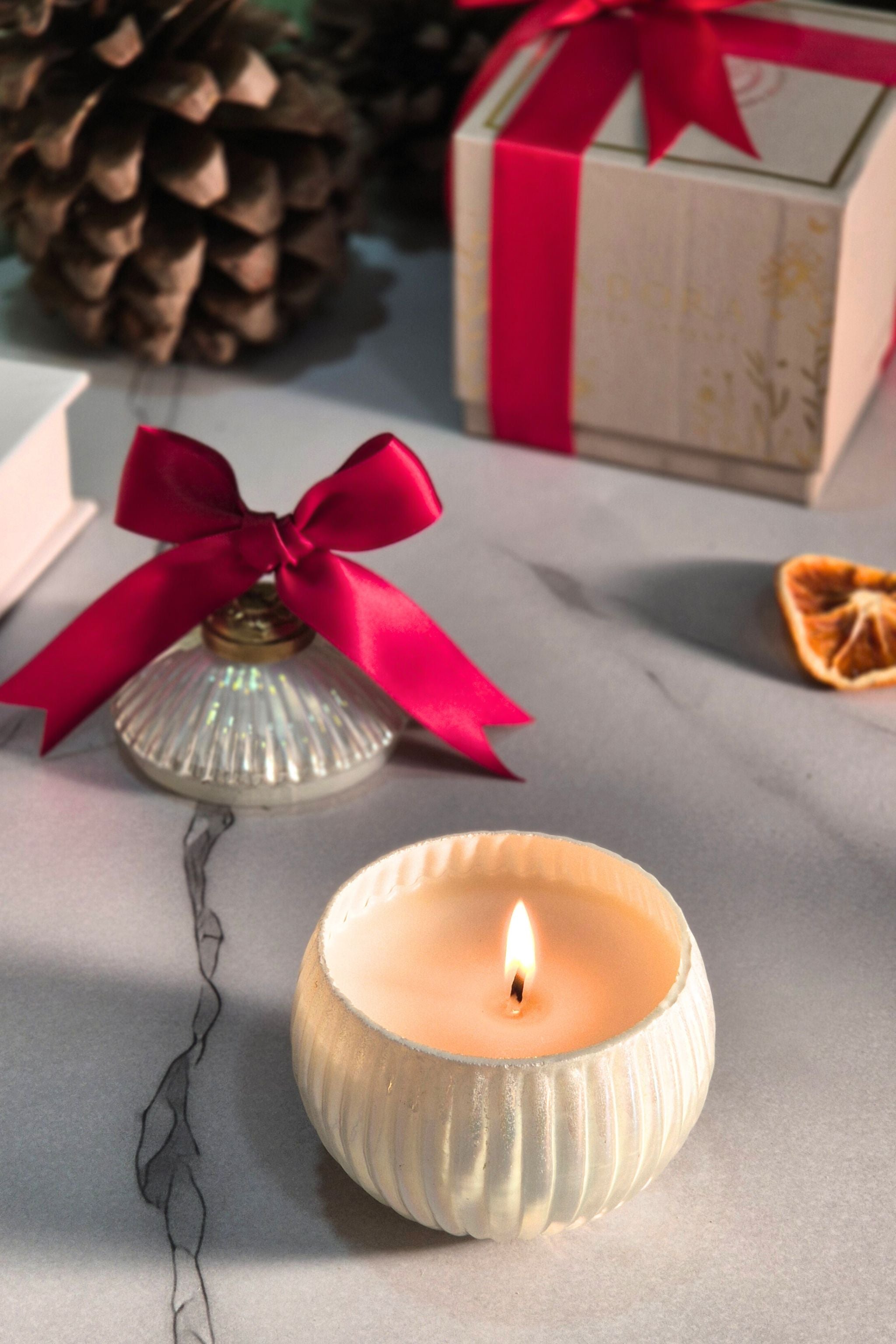 Ornament Candle – Mother of pearl | Velvet Rose & Oud