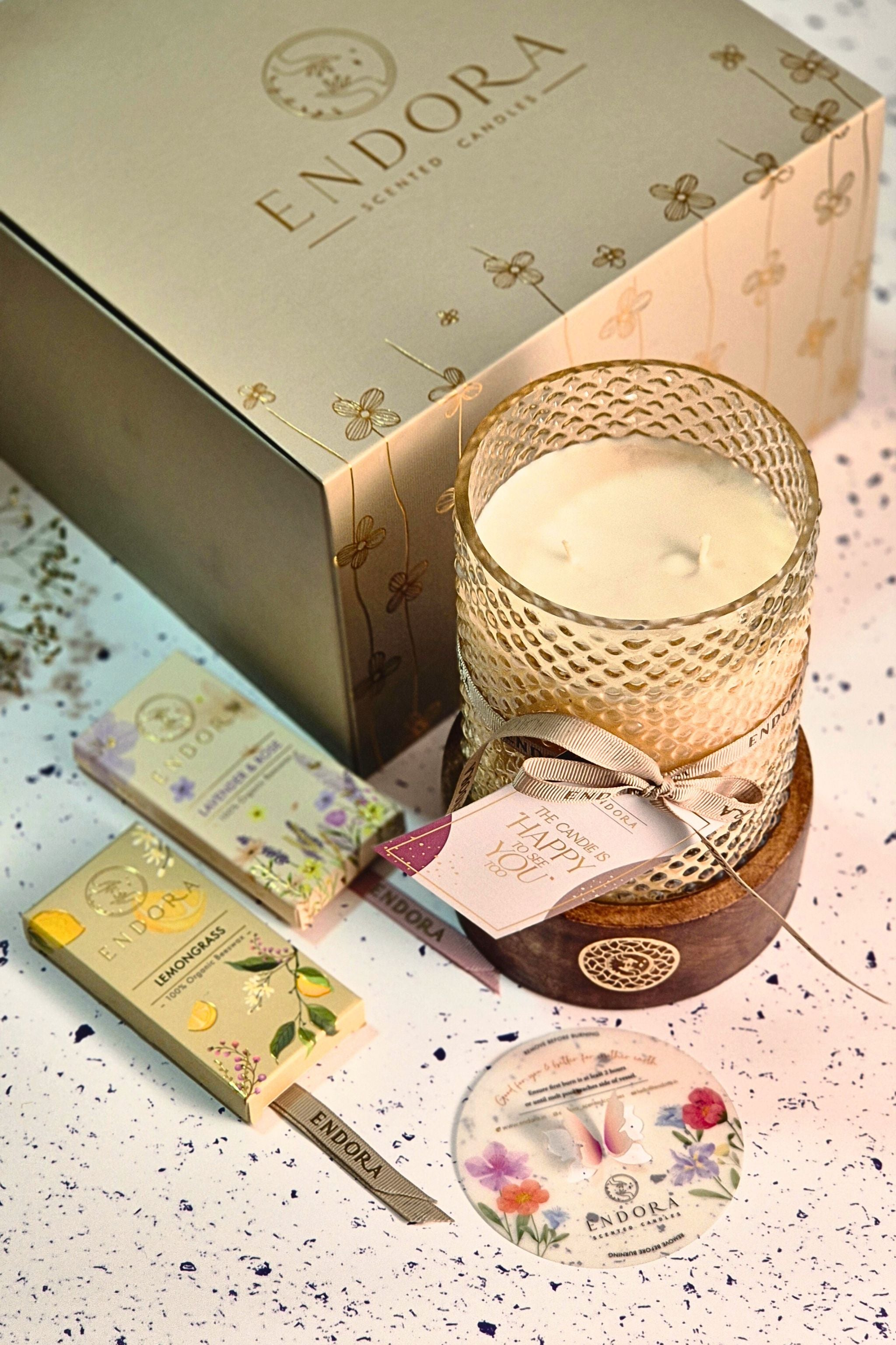 Wooden Base diamond cut candle + 2 wax tablet