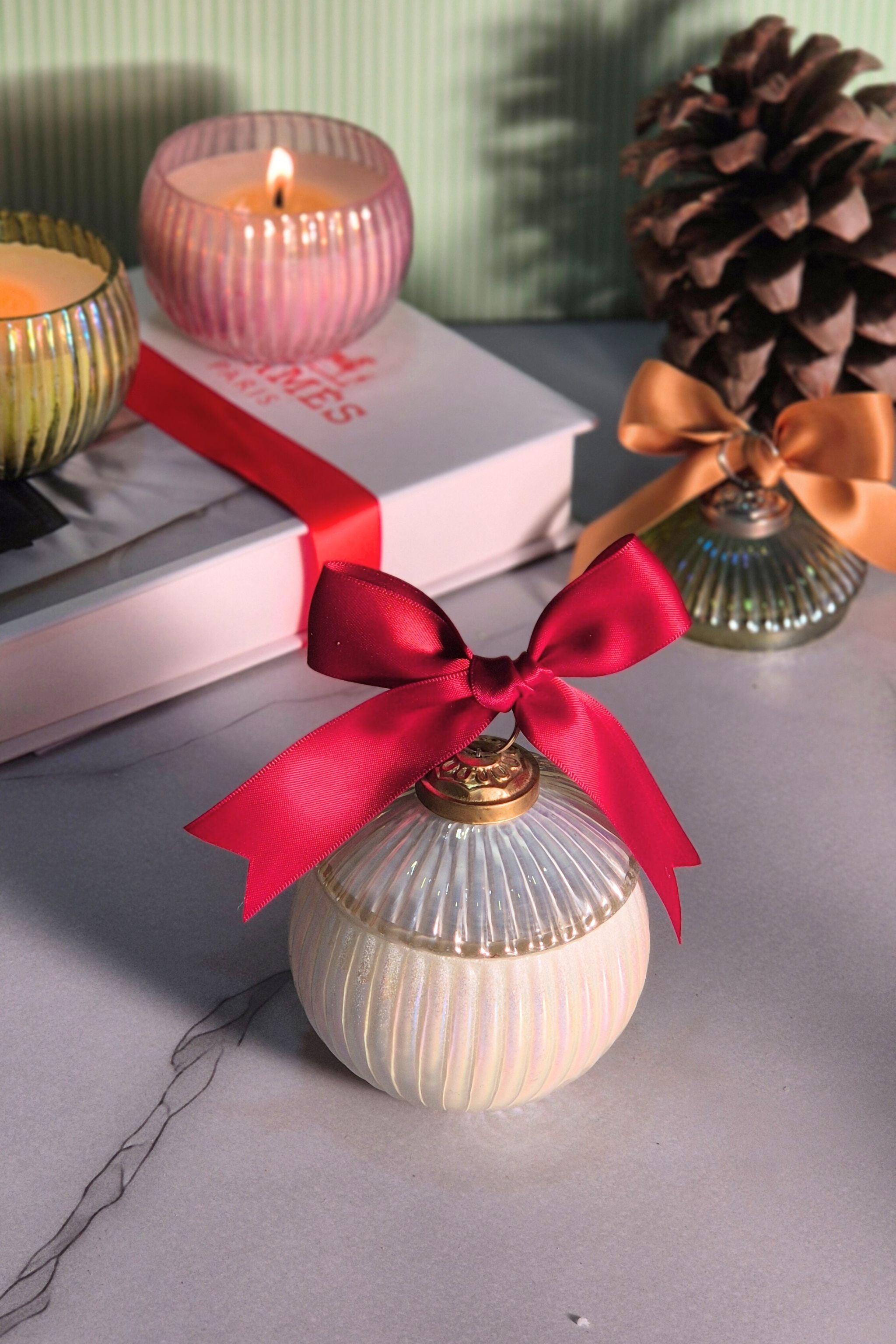 Ornament Candle – Mother of pearl | Velvet Rose & Oud