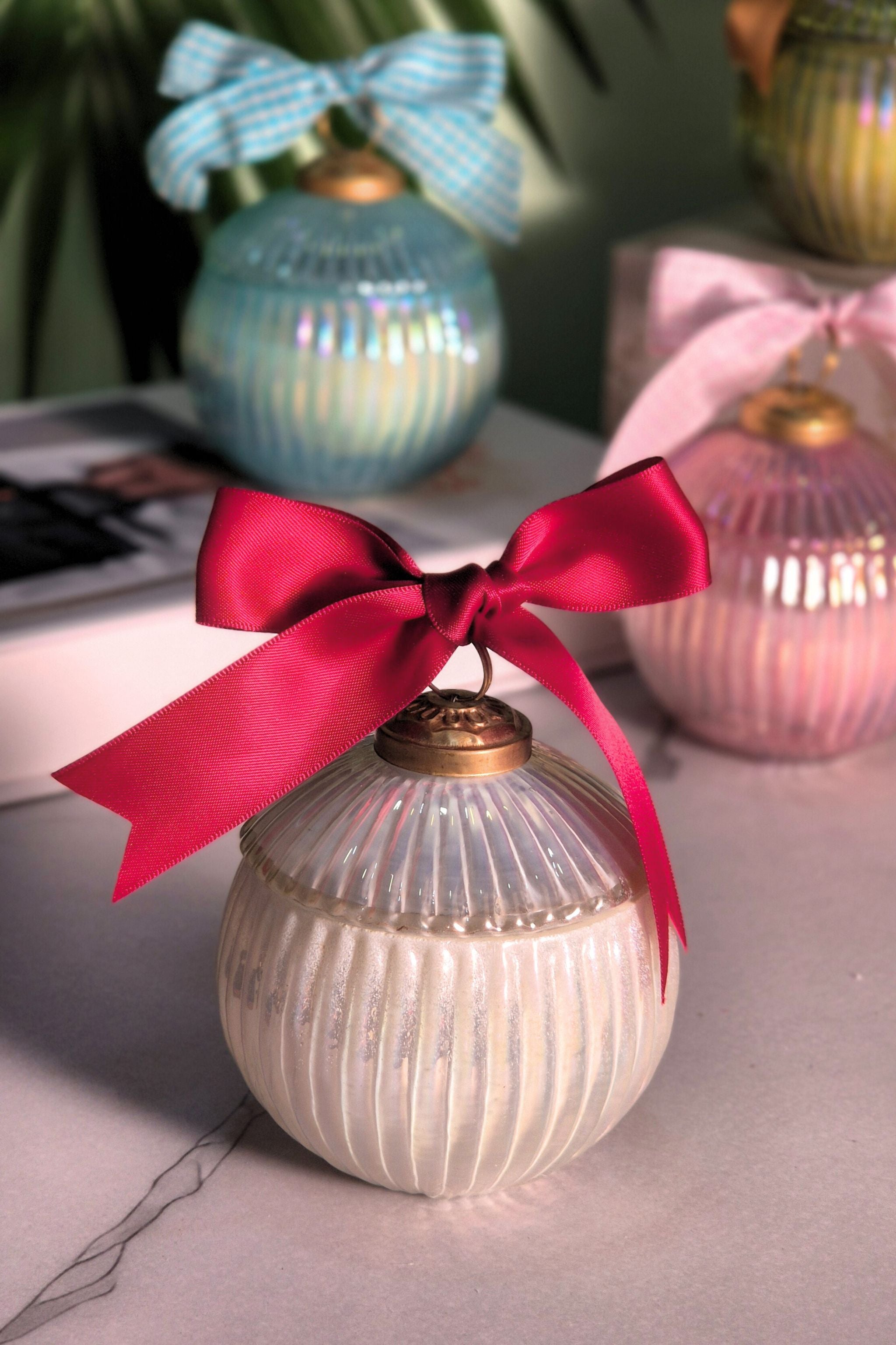 Ornament Candle – Mother of pearl | Velvet Rose & Oud