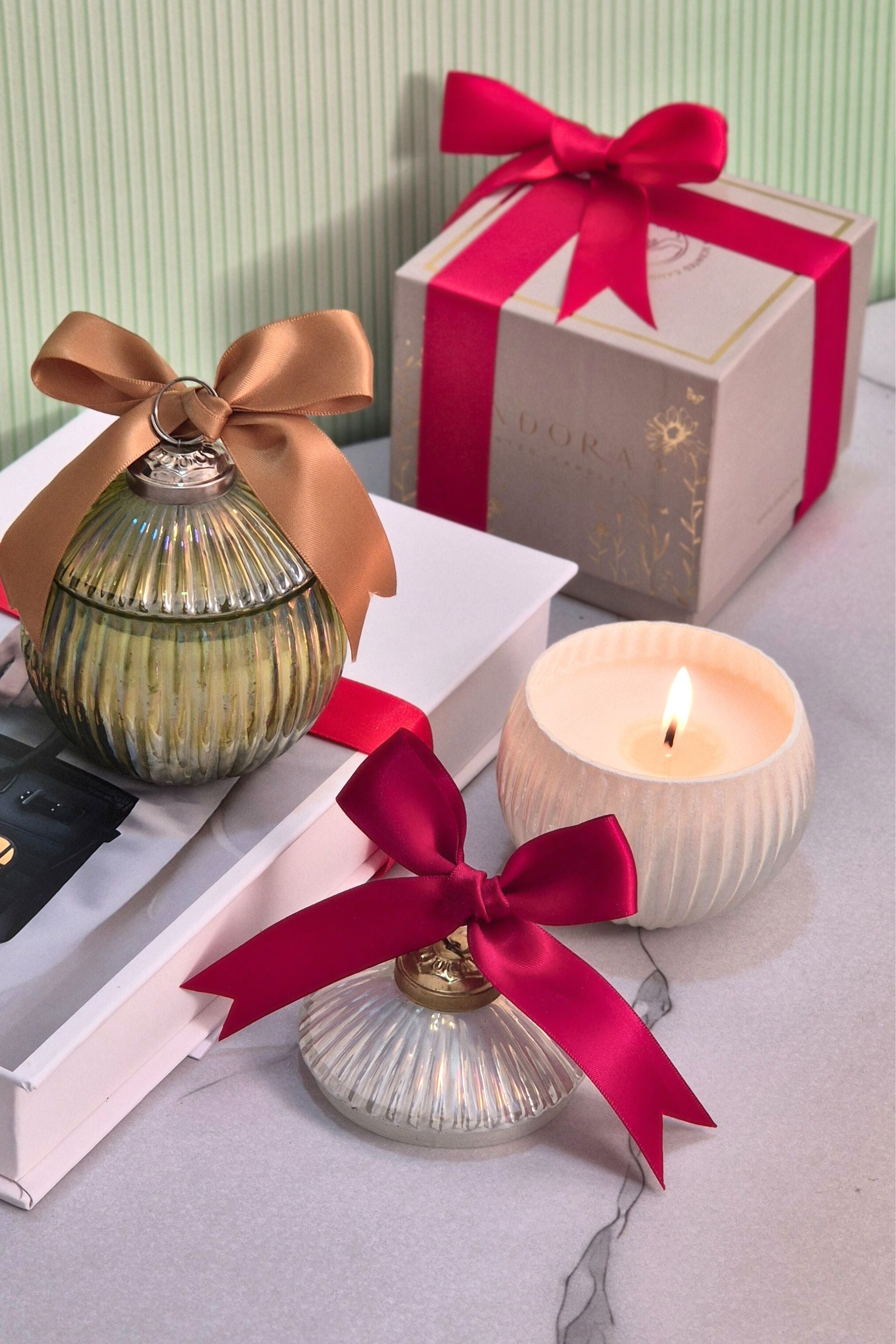 Ornament Candle – Mother of pearl | Velvet Rose & Oud
