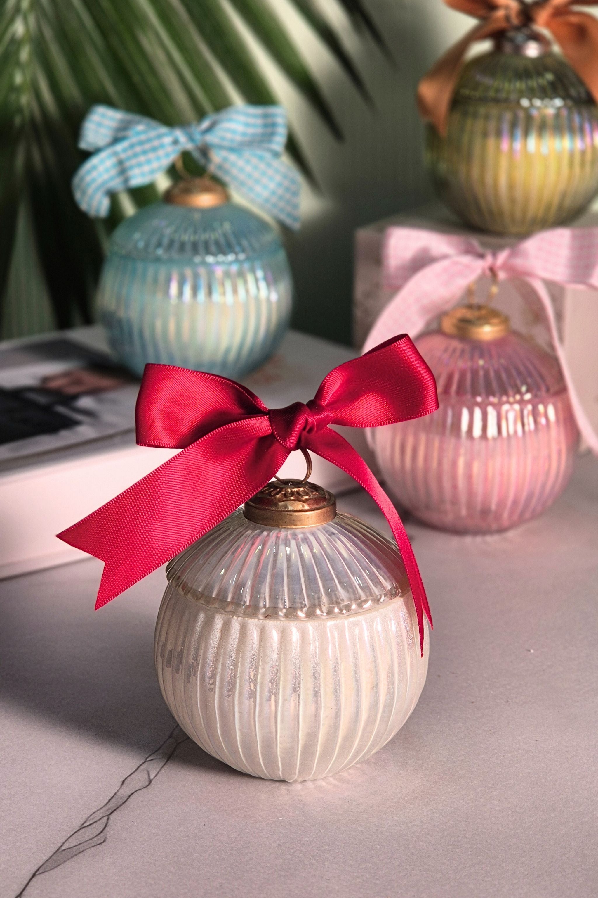 Ornament Candle – Mother of pearl | Velvet Rose & Oud