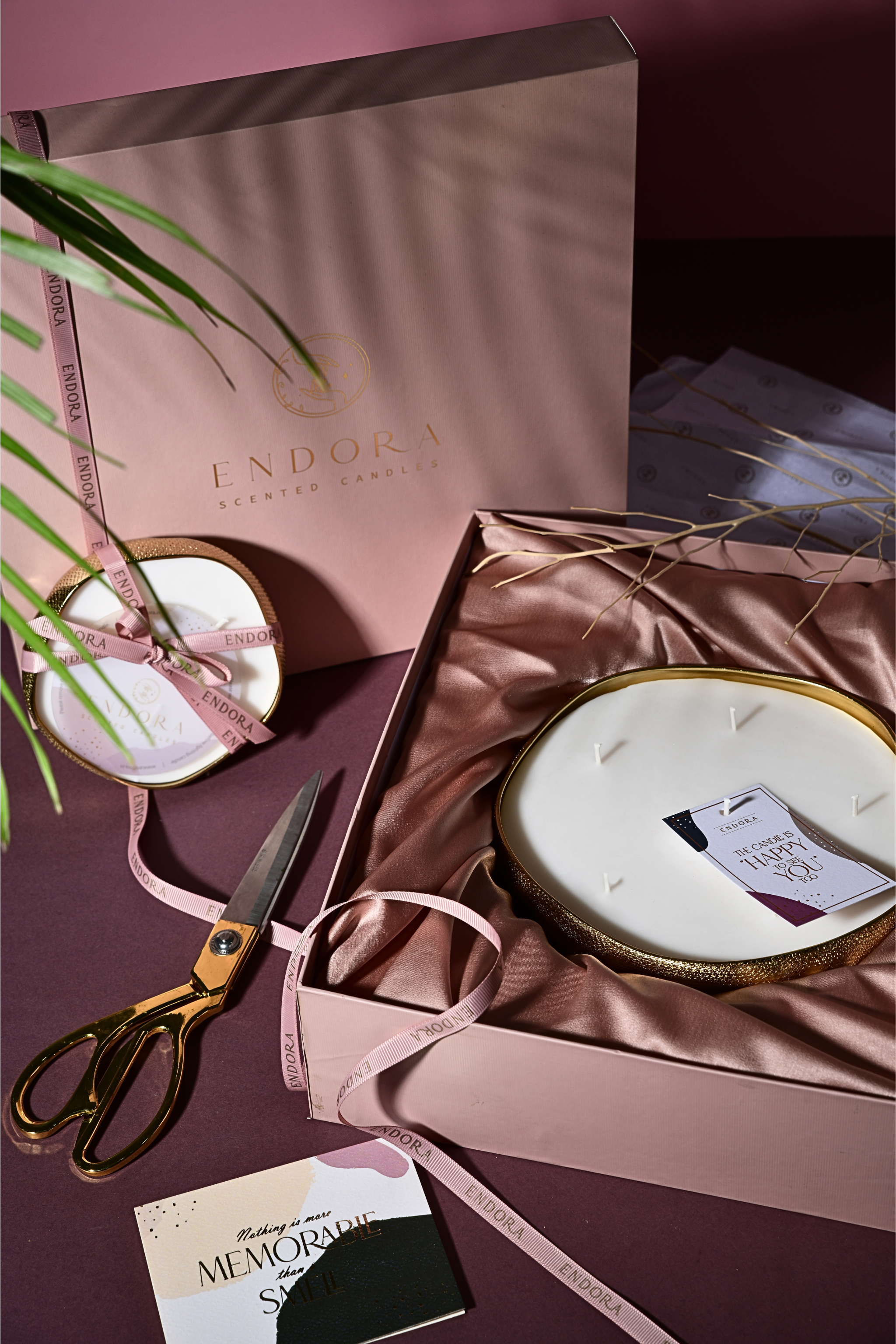 Gold Metal urli | Grainy Texture | Scented Candles