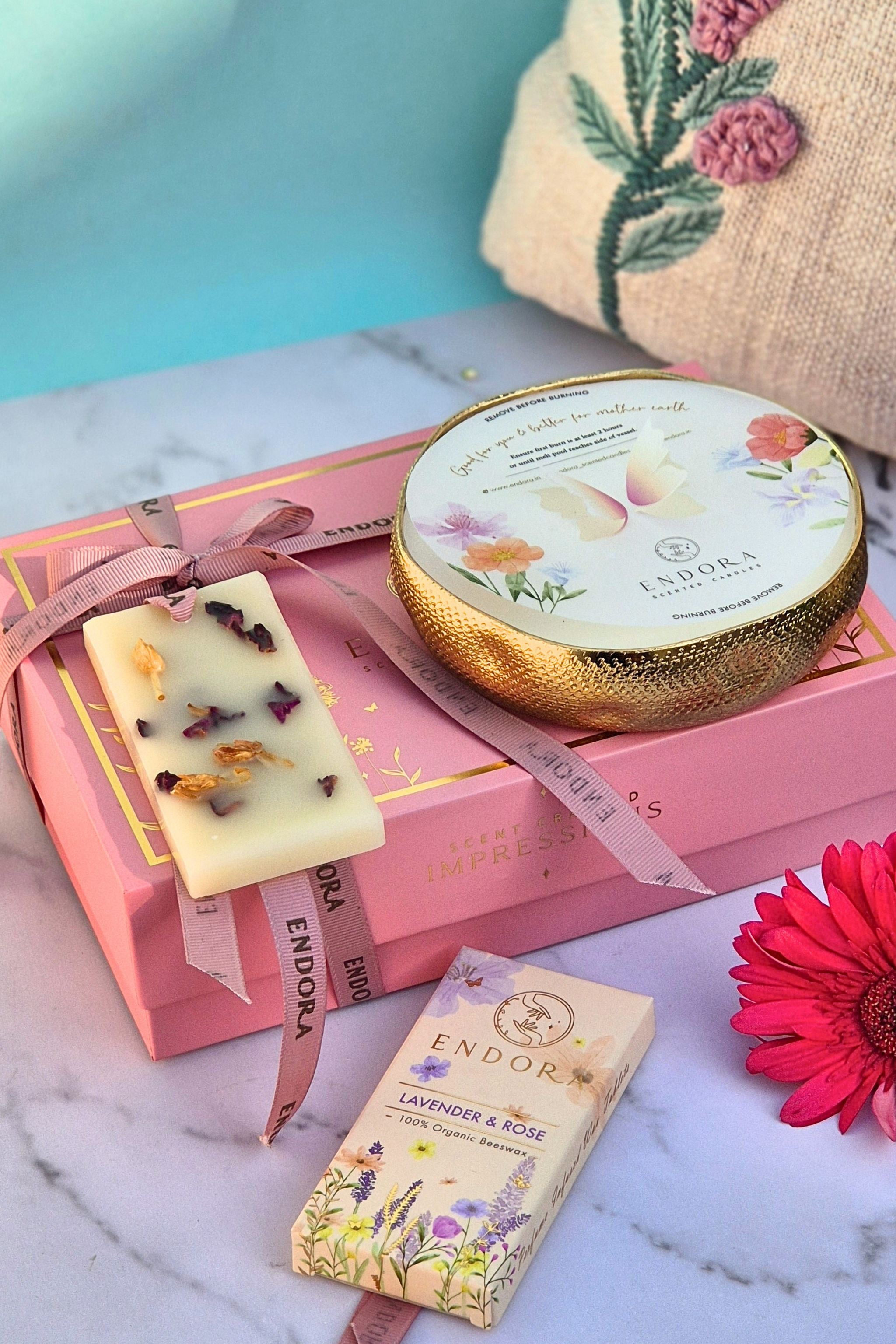 Scent Essential Gift Box (Premium) | 3 Wick Metal Urli | Scented Candles
