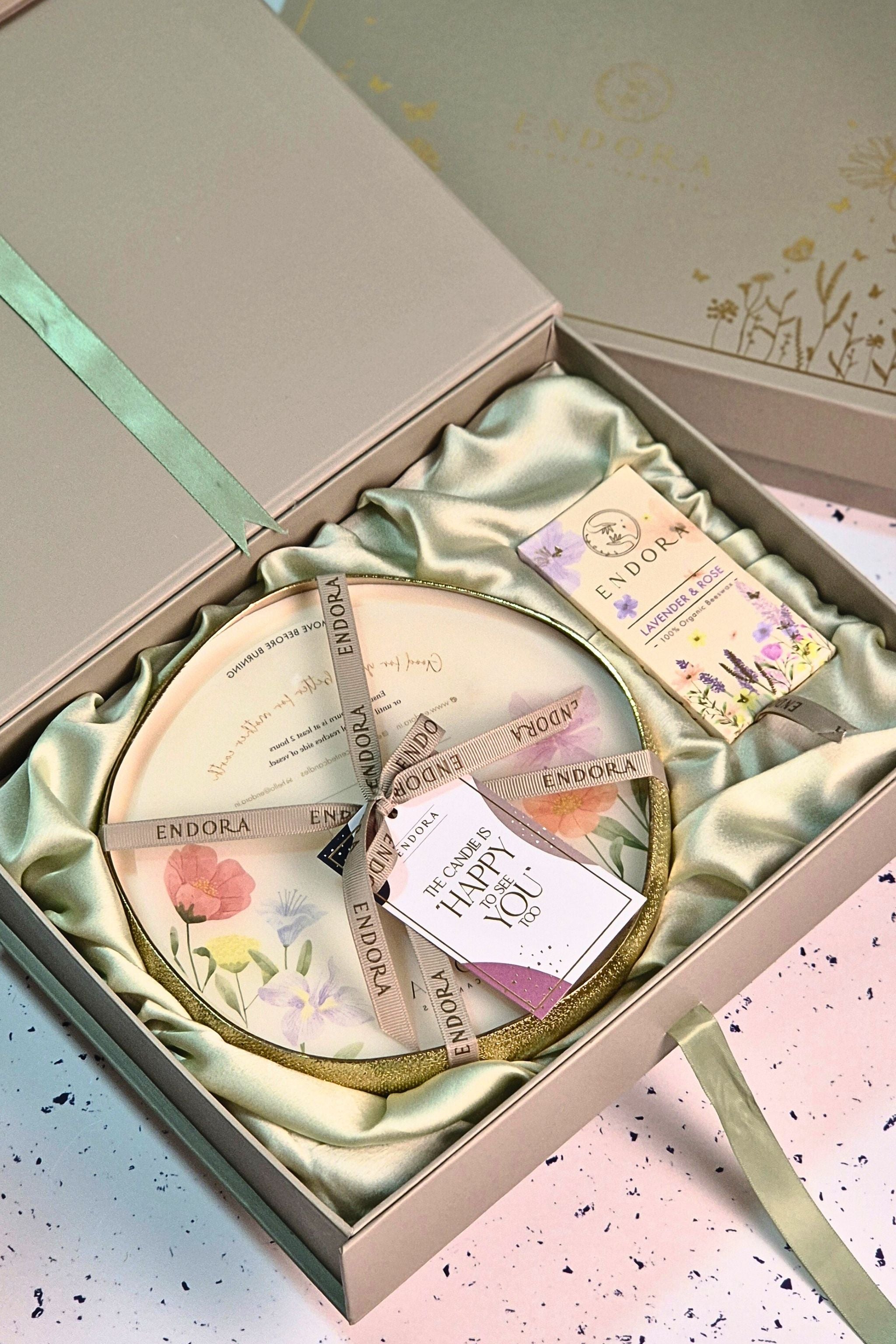 Scent Essential Gift Box (Luxe) | 7 Wick Metal Urli | Gift Box